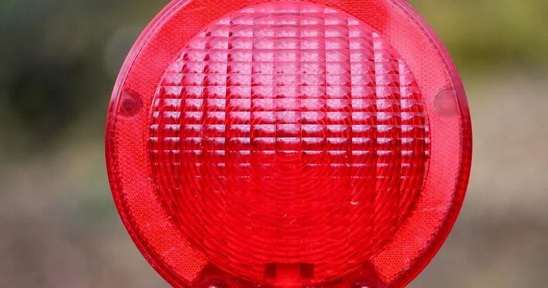 Enseigne lumineuse ou non lumineuse : le vrai calcul économique