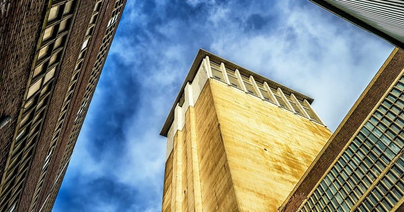 Enseigne industrielle pour entreprise à Nantes : le guide pour bien choisir