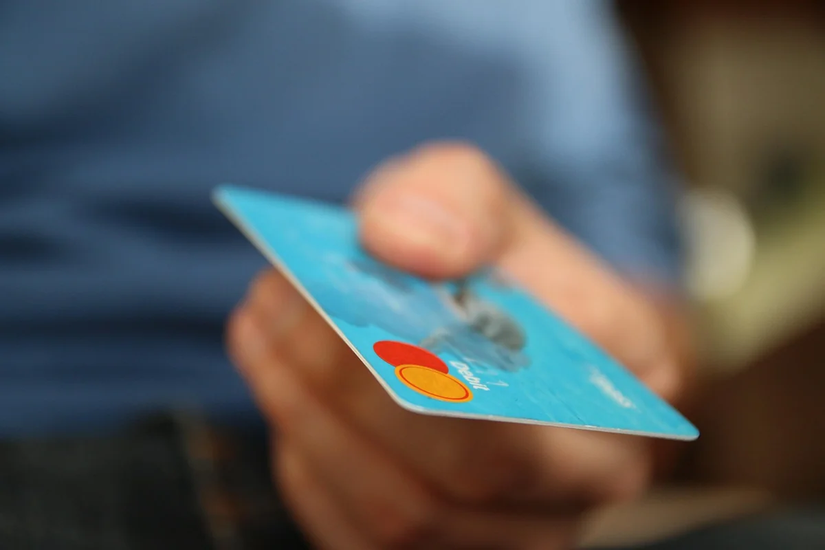 Comparaison : crédit renouvelable vs prêt affecté vs CB